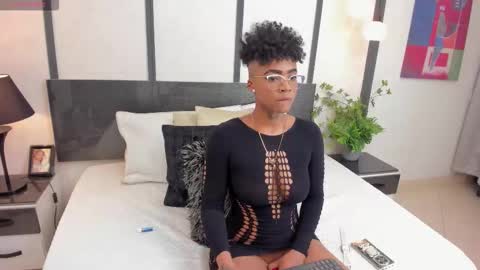 Snapshot of luciawallace chatting on 12.05.25 lucia wallace online show from 12.05.25