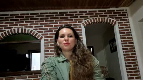 Snapshot of luciennedelossantos chatting on 08.05.26 July online show from 08.05.26