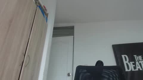 Snapshot of lucifferr_ chatting on 02.24.25 leonel online show from 02.24.25