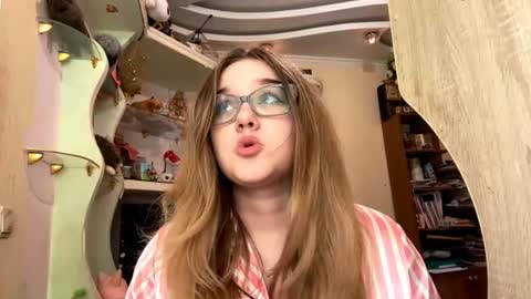 Snapshot of lucillahisserich chatting on 06.14.26 Ember online show from 06.14.26