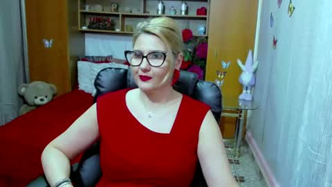 Snapshot of lucillefenlys chatting on 01.13.25 Lucille Fenly online show from 01.13.25