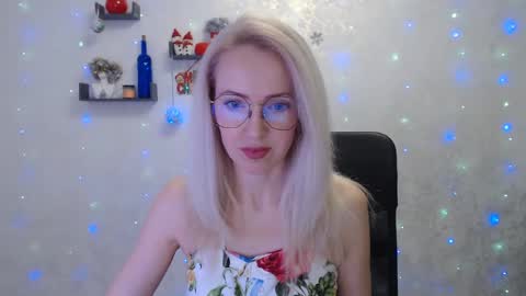 Snapshot of luckcristal chatting on 01.09.25 Arina online show from 01.09.25