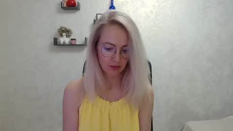 Snapshot of luckcristal chatting on 03.05.25 Arina online show from 03.05.25