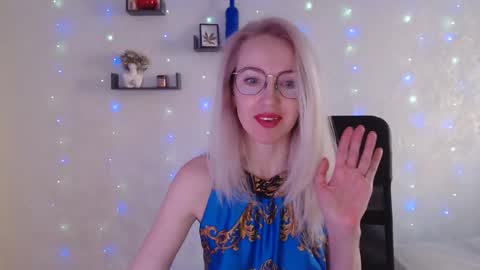 Snapshot of luckcristal chatting on 03.06.25 Arina online show from 03.06.25