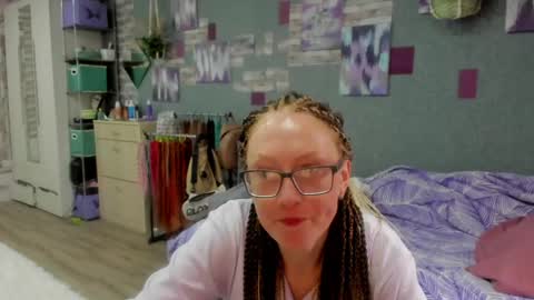 lucky_licky20 online show from 05.19.26
