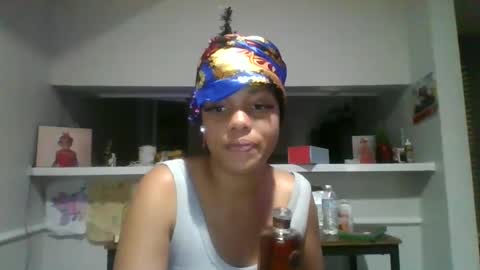 Snapshot of lucky_themilf chatting on 12.17.24 lucky_themilf online show from 12.17.24