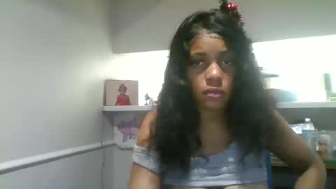 Snapshot of lucky_themilf chatting on 12.17.24 lucky_themilf online show from 12.17.24