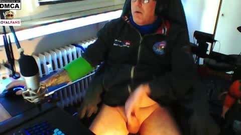 Snapshot of luckyfreak1 chatting on 02.08.25 call me Stefan online show from 02.08.25