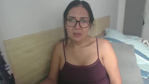 Snapshot of luckyisa chatting on 11.15.25 angelisa online show from 11.15.25