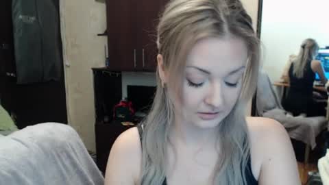 Snapshot of luckyshotgirl chatting on 12.12.24 LuckyShot online show from 12.12.24