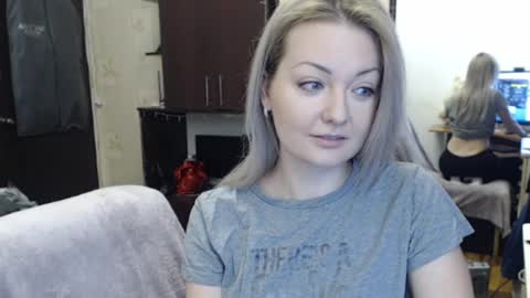 Snapshot of luckyshotgirl chatting on 12.14.24 LuckyShot online show from 12.14.24