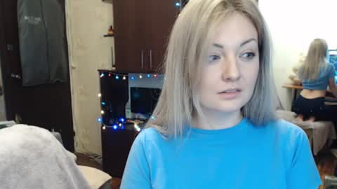 Snapshot of luckyshotgirl chatting on 12.21.24 LuckyShot online show from 12.21.24