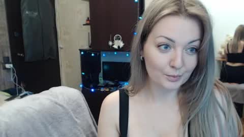 Snapshot of luckyshotgirl chatting on 12.26.24 LuckyShot online show from 12.26.24