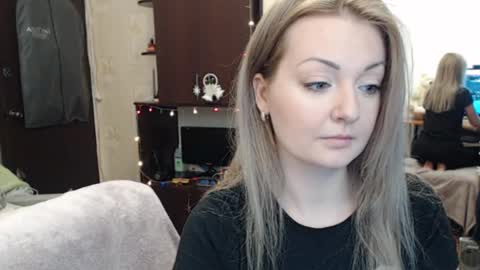 Snapshot of luckyshotgirl chatting on 01.02.25 LuckyShot online show from 01.02.25