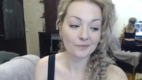 Snapshot of luckyshotgirl chatting on 01.15.25 LuckyShot online show from 01.15.25