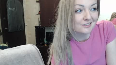 Snapshot of luckyshotgirl chatting on 01.21.25 LuckyShot online show from 01.21.25