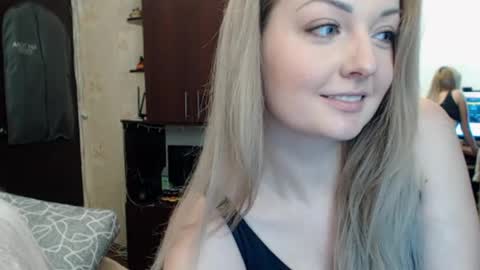 Snapshot of luckyshotgirl chatting on 01.23.25 LuckyShot online show from 01.23.25