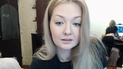 Snapshot of luckyshotgirl chatting on 01.26.25 LuckyShot online show from 01.26.25
