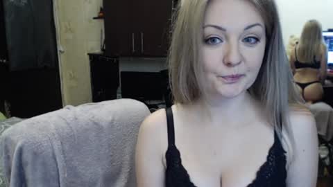Snapshot of luckyshotgirl chatting on 02.15.25 LuckyShot online show from 02.15.25