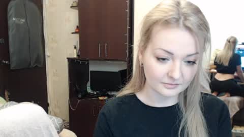 Snapshot of luckyshotgirl chatting on 02.20.25 LuckyShot online show from 02.20.25