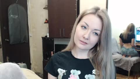 Snapshot of luckyshotgirl chatting on 03.11.25 LuckyShot online show from 03.11.25