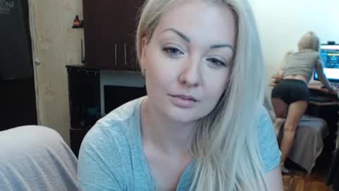 Snapshot of luckyshotgirl chatting on 09.14.25 LuckyShot online show from 09.14.25