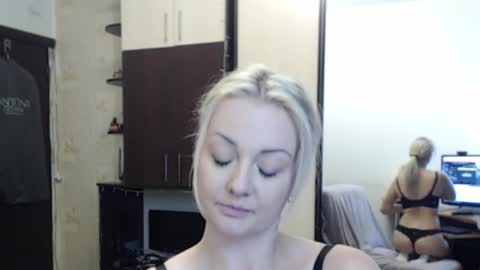 Snapshot of luckyshotgirl chatting on 09.15.25 LuckyShot online show from 09.15.25