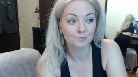 Snapshot of luckyshotgirl chatting on 09.23.25 LuckyShot online show from 09.23.25