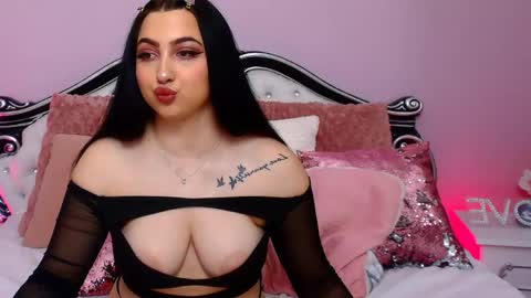 Mia online show from 05.25.26