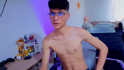 Lu Independent Model online show from 10.17.25