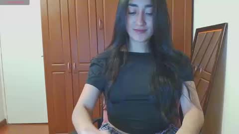 Snapshot of lucy111_love chatting on 09.22.25 Lucy online show from 09.22.25