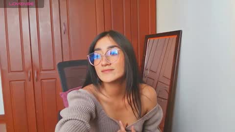 Snapshot of lucy111_love chatting on 10.21.25 Lucy online show from 10.21.25