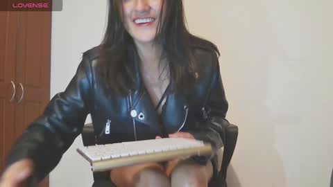 Snapshot of lucy111_love chatting on 11.12.25 Lucy online show from 11.12.25