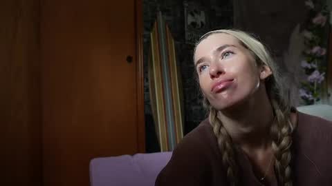 Snapshot of lucy_gooosey chatting on 06.17.26 Lucy. online show from 06.17.26