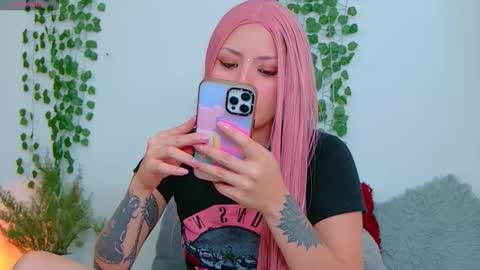 Snapshot of lucy_monroe_ chatting on 05.04.26 Lucy online show from 05.04.26