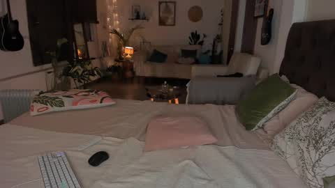 Snapshot of lucy_sweetgirl19 chatting on 09.27.25 luciana online show from 09.27.25