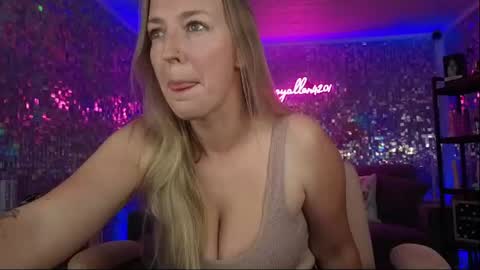 Snapshot of lucyallen4201 chatting on 07.19.26 lucyallen4201 online show from 07.19.26