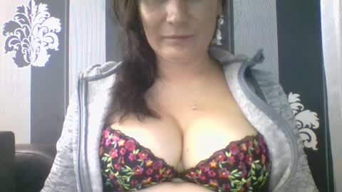 Snapshot of lucyhot6 chatting on 09.16.25 lucybylucy online show from 09.16.25