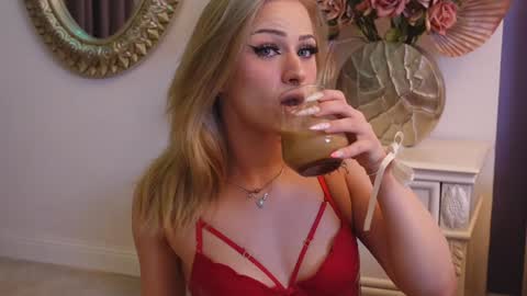 Lucy Lexton online show from 01.03.25