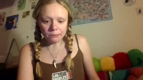 Snapshot of lucylovesflowers chatting on 07.29.26 lucylovesflowers online show from 07.29.26