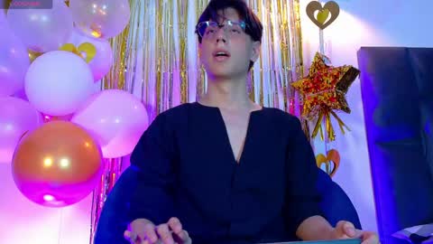 Snapshot of lui_x_dust chatting on 04.26.26 Lui online show from 04.26.26