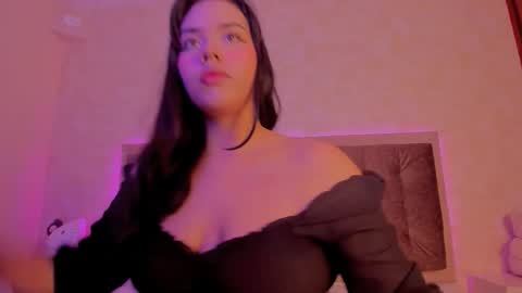 Snapshot of luisagiraldo_ chatting on 09.19.25 Luisa Giraldo online show from 09.19.25
