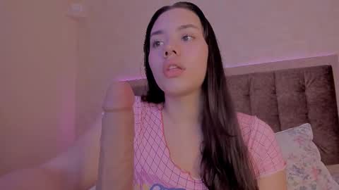 Snapshot of luisagiraldo_ chatting on 09.26.25 Luisa Giraldo online show from 09.26.25