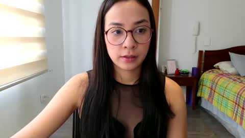 Snapshot of lulibee_ chatting on 04.01.26 Luli online show from 04.01.26