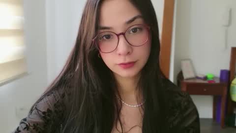 Snapshot of lulibee_ chatting on 04.24.26 Luli online show from 04.24.26