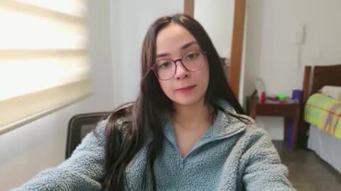 Snapshot of lulibee_ chatting on 04.25.26 Luli online show from 04.25.26