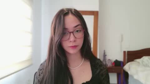 Snapshot of lulibee_ chatting on 05.27.26 Luli online show from 05.27.26