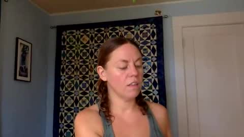 Snapshot of lullabyofbroadway chatting on 05.26.26 lullabyofbroadway online show from 05.26.26