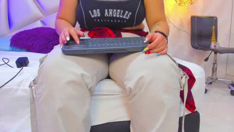 Snapshot of lulu_kawai chatting on 01.12.25 lulu online show from 01.12.25