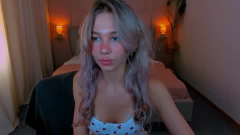 Snapshot of lulualise chatting on 07.16.26 Alise online show from 07.16.26